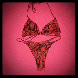 ❤️ Red snake print SHEIN bikini size medium ❤️
